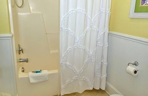 Atlantic Beach Hotel | Pet-friendly, 3 Blocks to Beach, Centrally Located! Unit 301