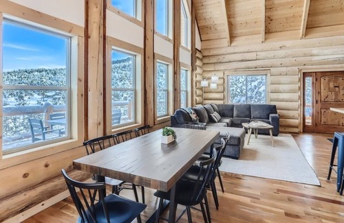 Lyons Cabin | Pet Friendly 31 Day + Rental | 15 Minutes to Estes Park