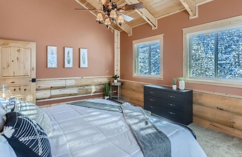 Lyons Cabin | Pet Friendly 31 Day + Rental | 15 Minutes to Estes Park