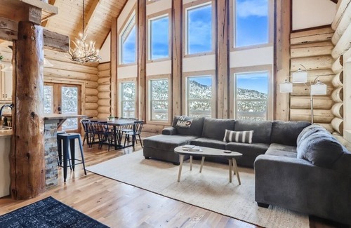 Lyons Cabin | Pet Friendly 31 Day + Rental | 15 Minutes to Estes Park