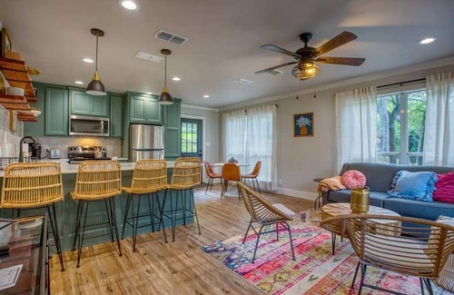 Kyle House | Pet Friendly 5 Homes Fire Pit Sleeps 30!