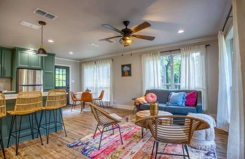 Kyle House | Pet Friendly 5 Homes Fire Pit Sleeps 30!