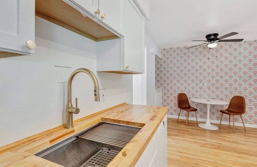 Westwood Apartment | Pet Friendly, 6 miles to UCMC, 8 miles to Xavier, Perfect for Long Term Stays