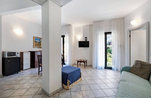 Varigotti Apartment | Pet-Friendly Apartment "18 Mehari" with Balcony & Wi-Fi