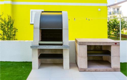 Milcetici Apartment | Pet Friendly Apartment In Malinska