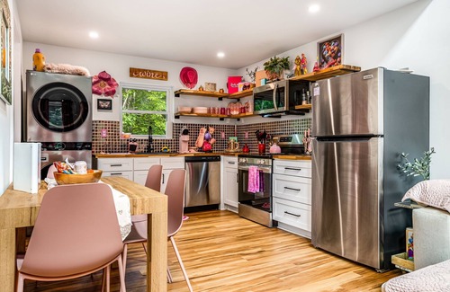 Ridgecrest House | Pet Friendly Barbie House w/Hot Tub, 5 Min from Town/15 Min to Asheville