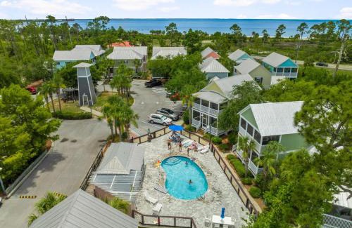 Port St. Joe House | Pet Friendly Beach House - Sandy Toes by Panhandle Getaways