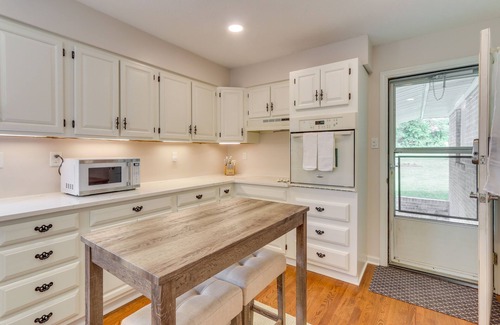 Berryville House | Pet-Friendly Berryville Home: Walk to Main Street!
