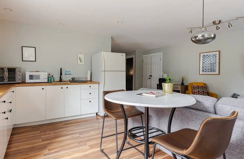 North Bonneville Apartment | Pet Friendly Couples Getaway @ Beacon Rock+NoBo
