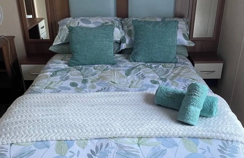 Hastings House | Pet Friendly Caravan - Private Garden - Coghurst Holiday Park