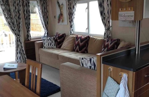 Hastings House | Pet Friendly Caravan - Private Garden - Coghurst Holiday Park