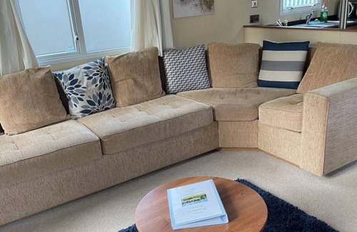 Hastings House | Pet Friendly Caravan - Private Garden - Coghurst Holiday Park