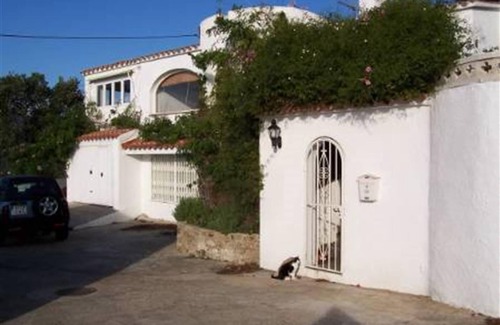 Roses Town Center Villa | Pet-Friendly "Casa Jazmin" with Private Pool, Sea Views, A/C and WiFi