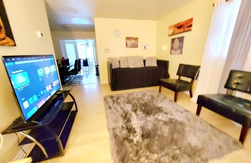 Malibu Groves House | PET FRIENDLY & CLOSE TO CAMPING/DOWNTOWN ORLANDO