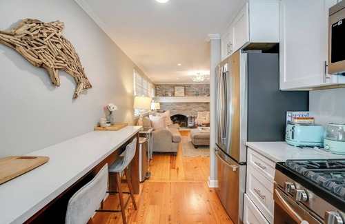 Marblehead Condo | Pet-Friendly Condo ~ 1 Mi to Beach in Marblehead