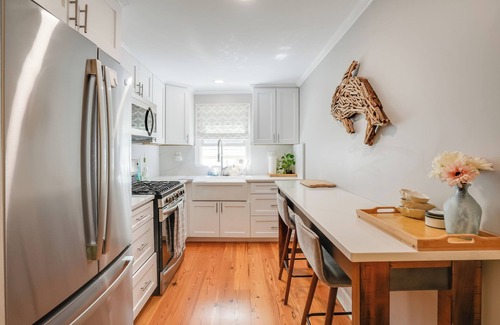 Marblehead Condo | Pet-Friendly Condo ~ 1 Mi to Beach in Marblehead