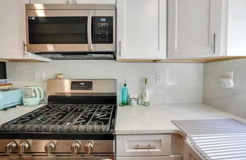 Marblehead Condo | Pet-Friendly Condo ~ 1 Mi to Beach in Marblehead