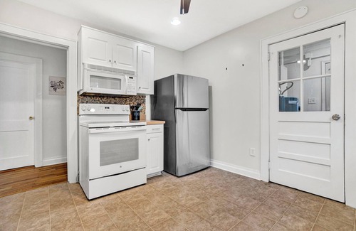 Clinton Cottage | Pet Friendly Cute Cottage - Walk to PC/Downtown
