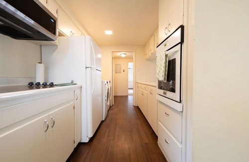 Farmington House | Pet Friendly - Downtown Farmington - 2+ Months Minimum