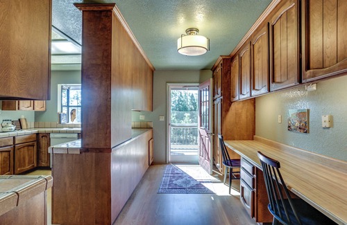 North Fork Cabin | Pet-Friendly Escape w/Game Room & Fire Pit!