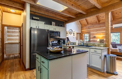 Seven Devils Cabin | Pet-Friendly, Family-Friendly cabin close to Sugar Mt, Banner Elk, Beech, Boone