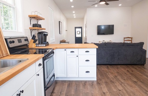 Pacific House | Pet Friendly - Fenced Yard - No Cleaning Fee