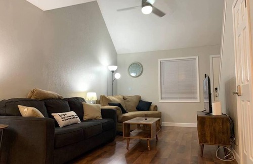 Edmond House | Pet Friendly, Fenced Yard, Clean & Quiet!