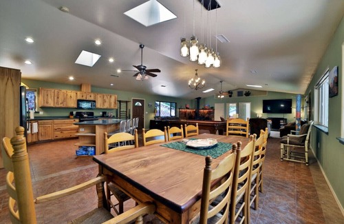 Prescott House | Pet Friendly *Fireplace *Grill *Family Friendly