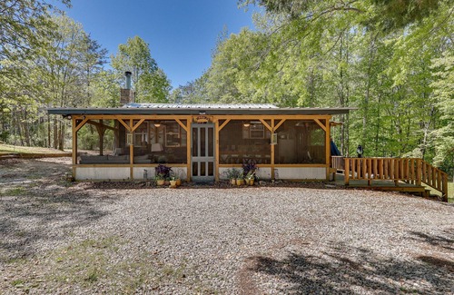Haleyville Cabin | Pet-Friendly Haleyville Cabin Rental w/Kayaks!