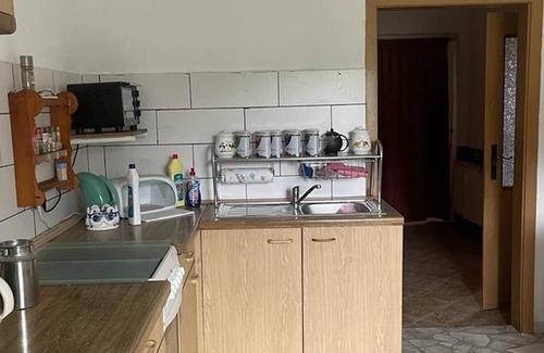 Lossatal House | Pet-Friendly Holiday Home "Haus 1" with Shared Garden & Wi-Fi