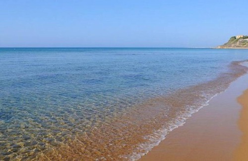 Triscina House | Pet-Friendly 'Holiday Home in Triscina' with Garden & Wi-Fi