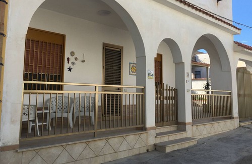 Triscina House | Pet-Friendly Holiday Home 'Villa Lucia' with Sea View & Garden