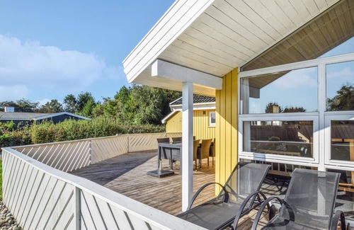 Østerskov House | Pet friendly home in Humble with WiFi