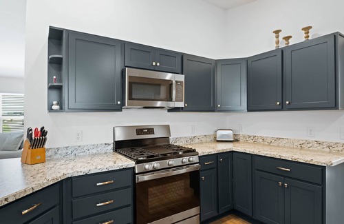The Villages Cottage | PET FRIENDLY HOME IN THE VILLAGE OF HAWKINS, CLOSE TO SAWGRASS GROVE, GOLF CART