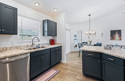 The Villages Cottage | PET FRIENDLY HOME IN THE VILLAGE OF HAWKINS, CLOSE TO SAWGRASS GROVE, GOLF CART
