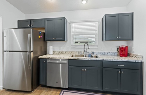 The Villages Cottage | PET FRIENDLY HOME IN THE VILLAGE OF HAWKINS, CLOSE TO SAWGRASS GROVE, GOLF CART