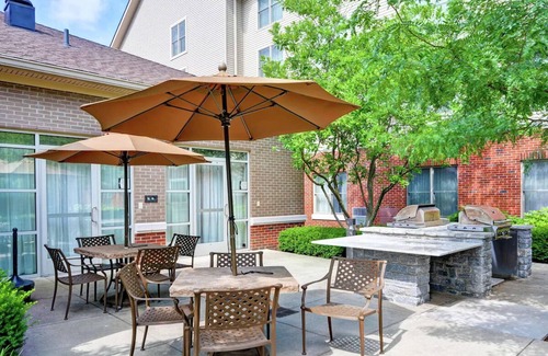 Lexington House | Pet-Friendly Hotel Unit w/Seasonal Pool, BBQ & Free Parking