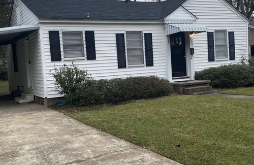 Monroe House | Pet friendly house with covered parking