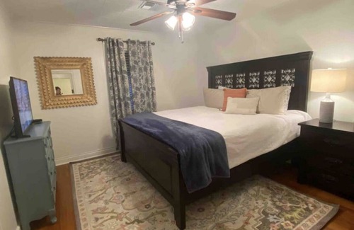 Monroe House | Pet friendly house with covered parking