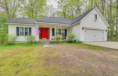 Kalkaska House | Pet-Friendly Kalkaska Home about 19 Mi to Torch Lake!