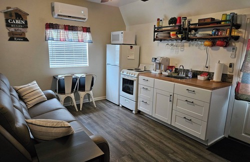 Warsaw Cabin | Pet friendly, King bed and less than 2 miles to major Highway 65