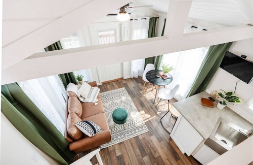 Guntersville Cottage | Pet Friendly King Bed Cabin w/Boat Parking & Private Firepit