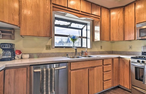 La Center House | Pet-Friendly La Center Home ~ 6 Mi to Casinos