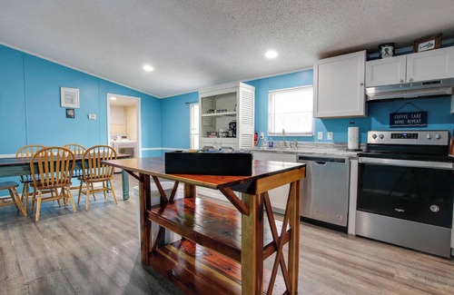 Crane Hill House | Pet Friendly! Lakefront - Crooked Creek Retreat