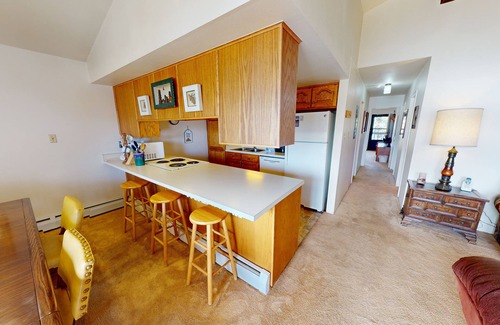 Dillon Condo | Pet Friendly! Lakefront, Top Floor, Deck. Walk to Park, Concerts, Marina