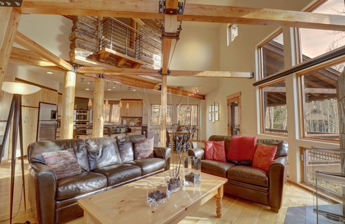 Hamilton Creek House | Pet friendly Luxury Mountain Home, Great views 11SW