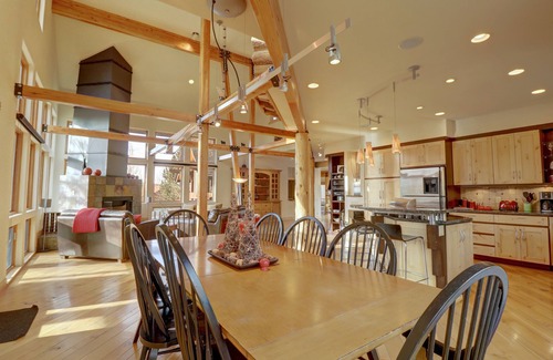 Hamilton Creek House | Pet friendly Luxury Mountain Home, Great views 11SW