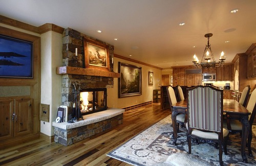 Aspen Condo | Pet Friendly & Luxurious 3 bedroom Aspen Condo