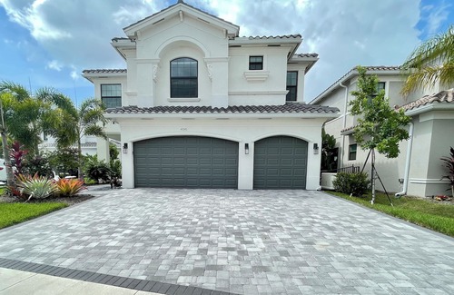 Naples House | Pet friendly luxury home, huge pool and spa in a gated community!