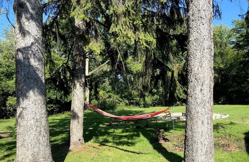 Sawyer House | Pet friendly! Minutes from Lake Michigan. 1hr 20 mins from Chicago